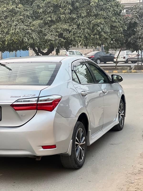 Toyota Corolla Altis 2018 4