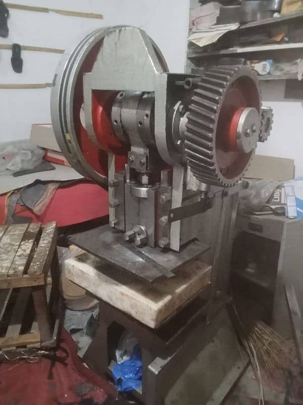 Footwear making machinery & running bussiness for sale 0