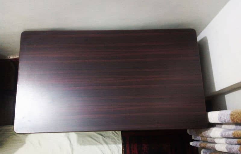 PREMIUM QUALITY CENTER TABLE FOR LOUNGE 0