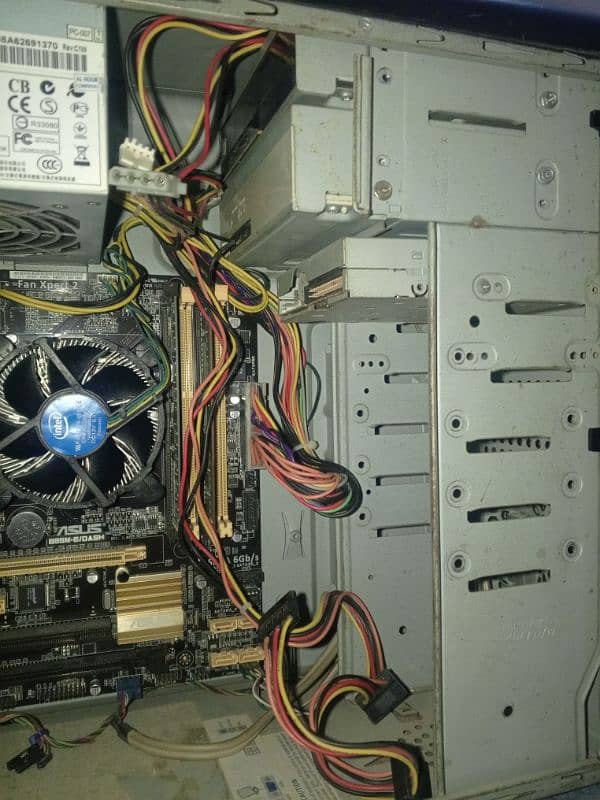 Gaming PC with complete setup ready to run 2