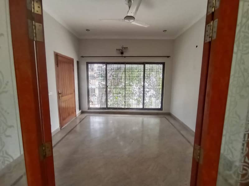 1 Kanal Separate Gate Upper Portion Is Available For Rent In Dha Phase 3 Near McDonalds Y Block 1