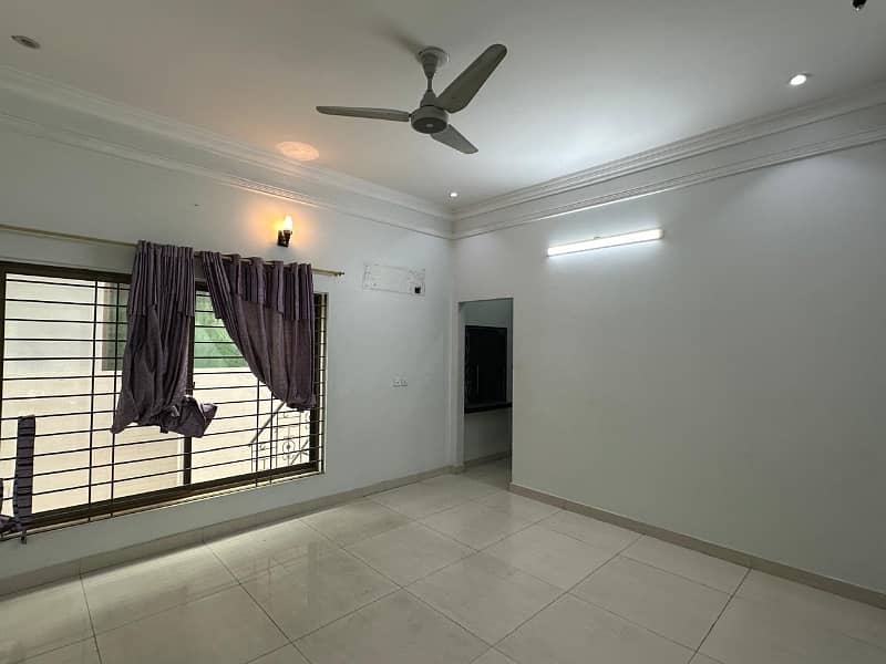 Gujranwala Cantt Face 2 16 Marla House For Sale 8