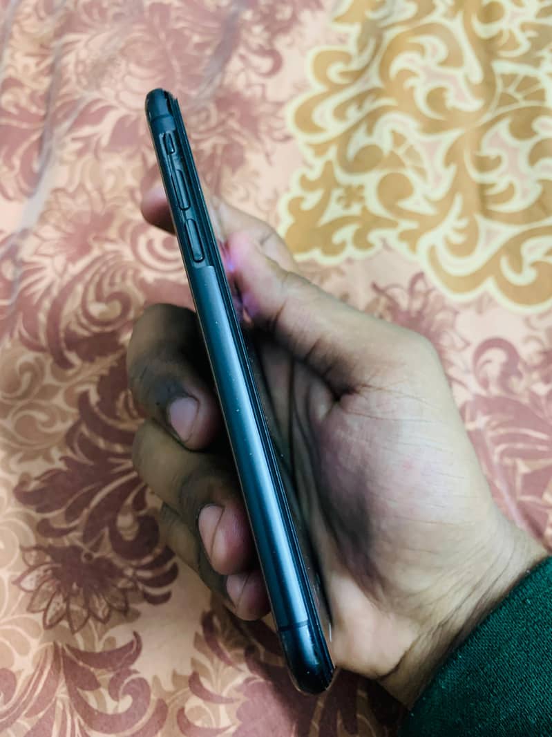 Apple iPhone XS 3