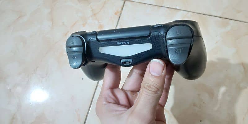 PS4 DVD with original PS4 original controller 10