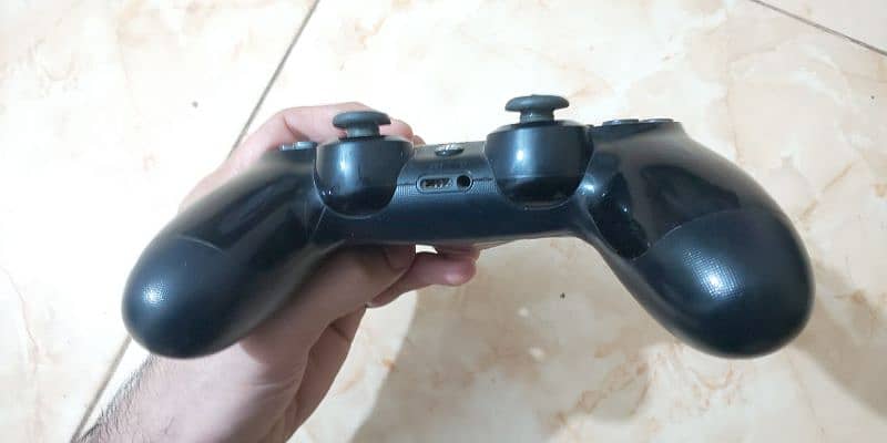 PS4 DVD with original PS4 original controller 12