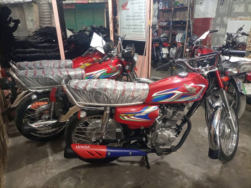 Bike sahroom muzaffrabad city Gojrah ch majeed autos 4