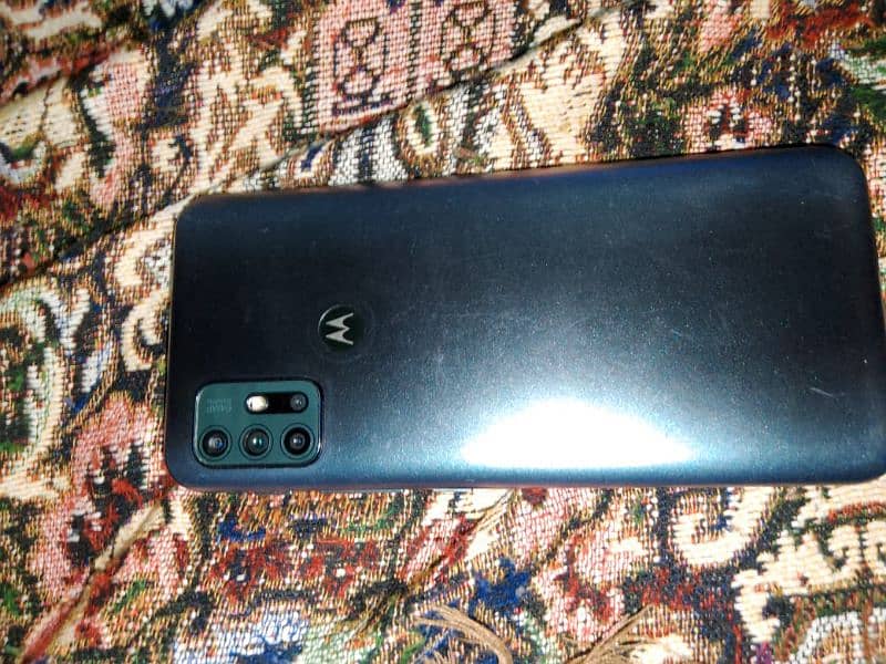 am selling my moto g30.4/128gb 4