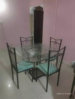 4 Seater Dinning Table