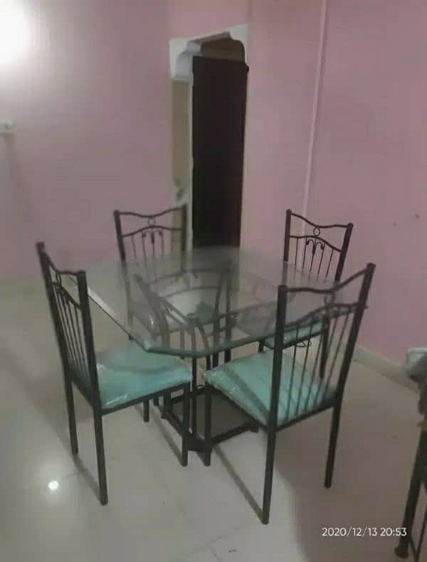 4 Seater Dinning Table 0