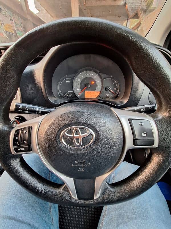 Toyota Vitz 2015 4