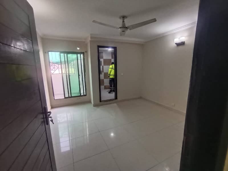 10 Marla Second Floor For Rent In Rehman Gardens Near Dha Phase 1 3