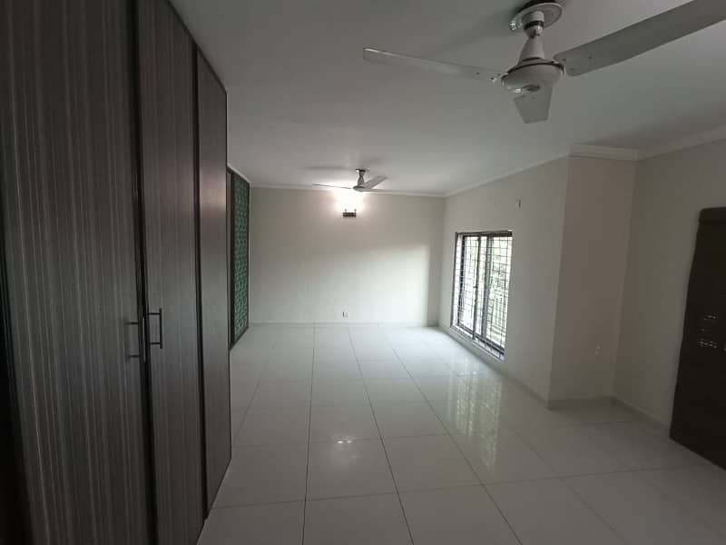 10 Marla Second Floor For Rent In Rehman Gardens Near Dha Phase 1 12