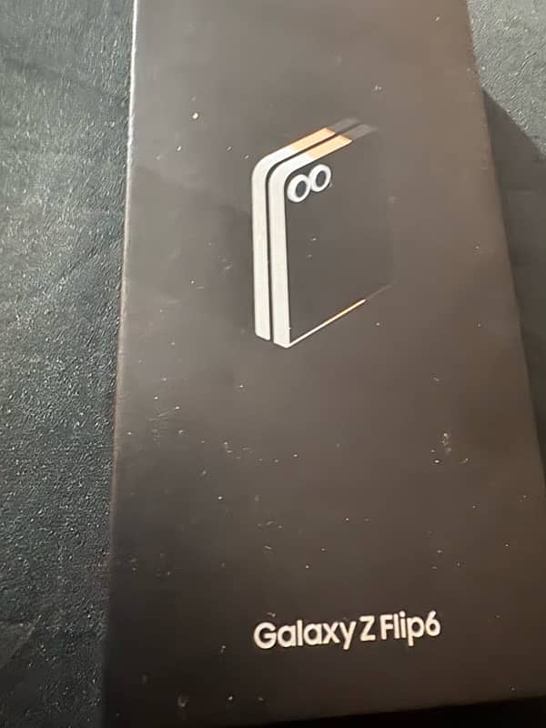 Samsung Galaxy Flip6 box pack 0