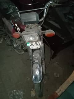 Honda CD70 with three tires for sale