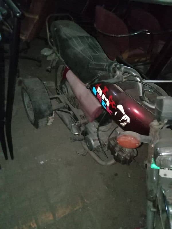 Honda CD70 with three tires for sale 5