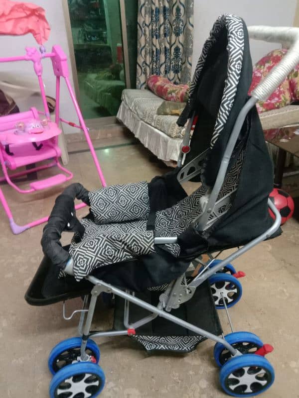 Baby pram look like a new condition 3