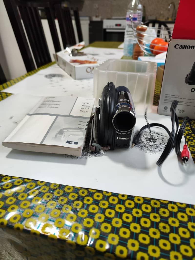 Canon DC301(Video Camera DVD) 3