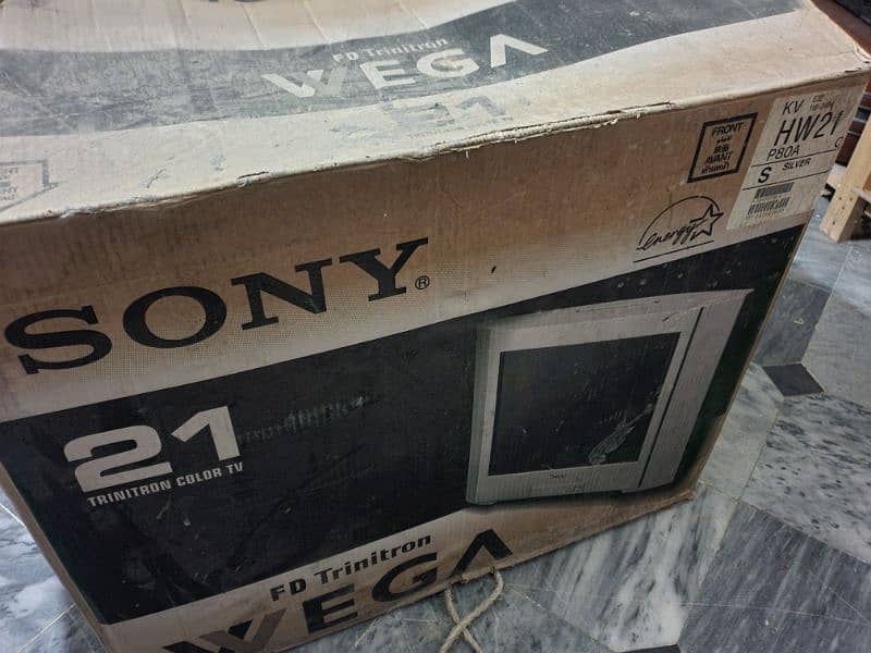 sony wega old television condition 10/10 12