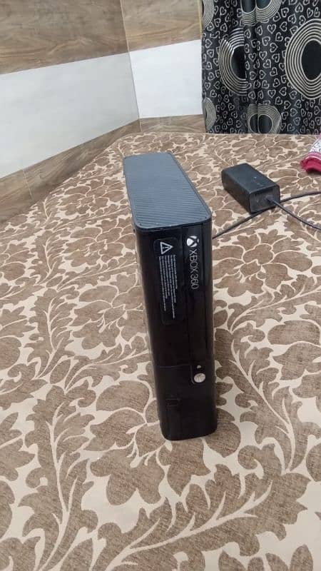 Xbox 360 Ultra Slim 1