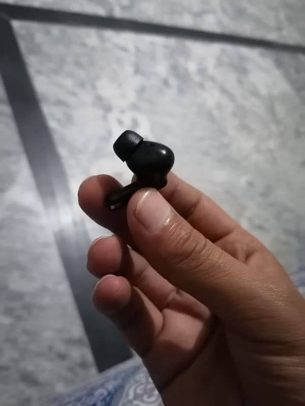 ANC earbuds 1