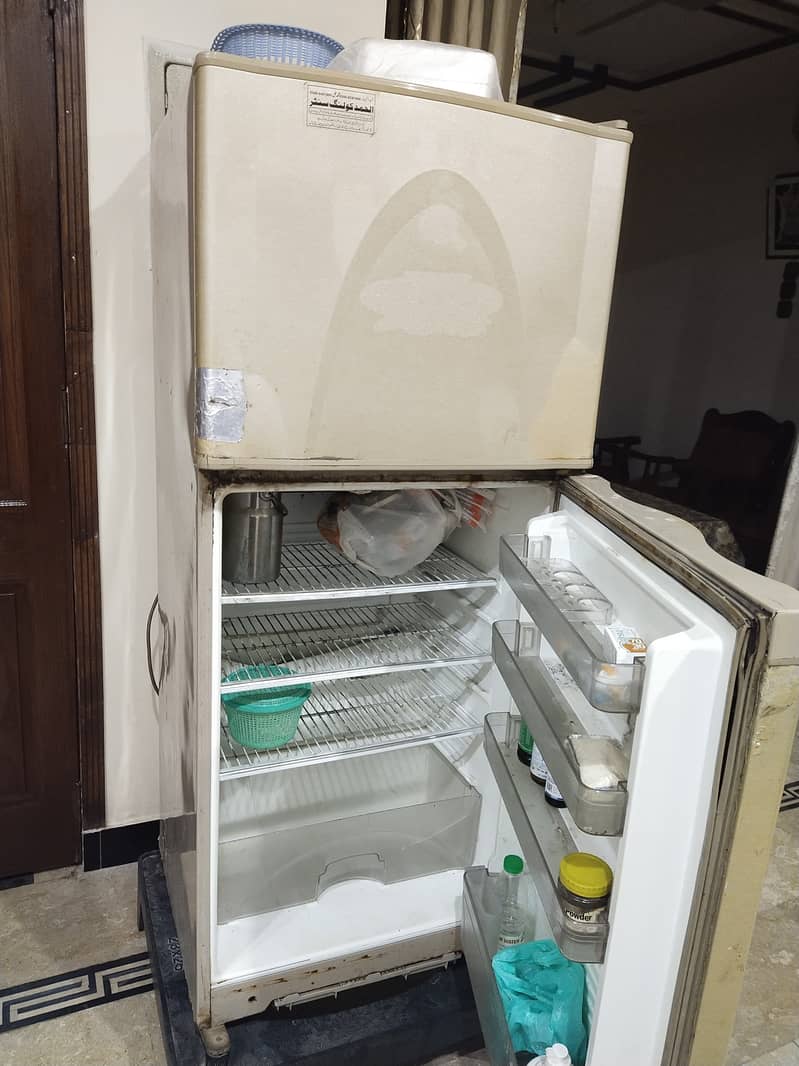 Dawlance refrigerator for sale in used condition 1