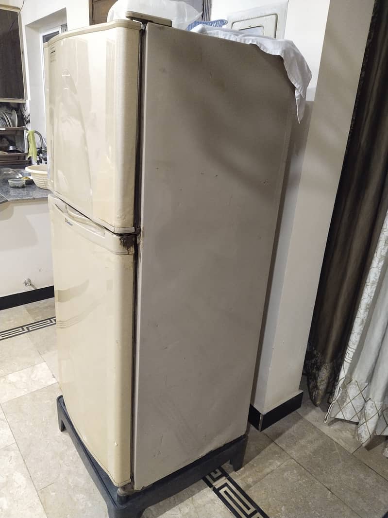 Dawlance refrigerator for sale in used condition 2