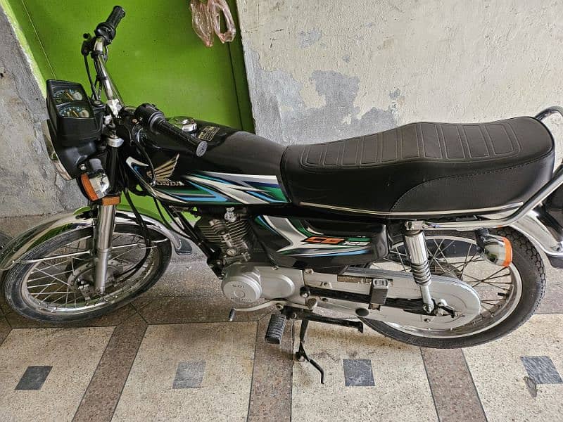 honda 125 black colour 3