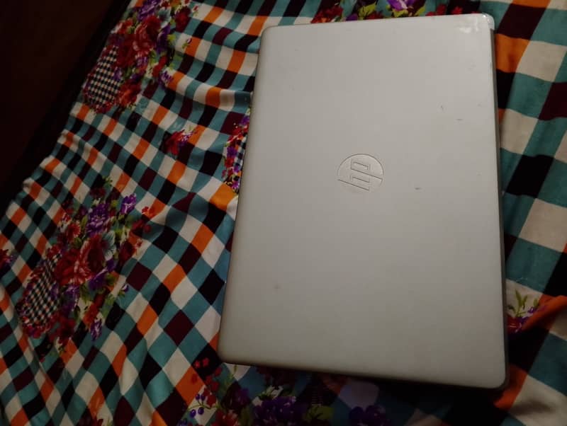 Hp Cori7 7th generation Laptop 8gb ram 4+6 gb graphics 4