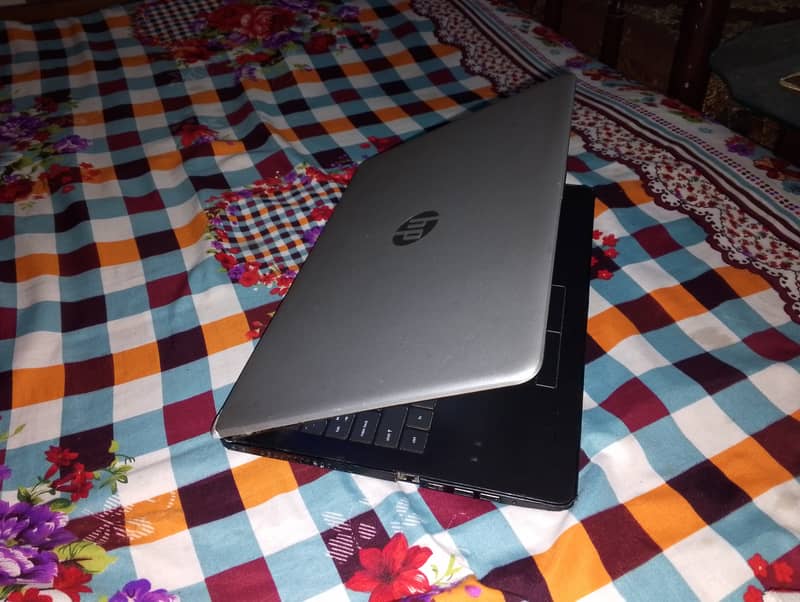 Hp Cori7 7th generation Laptop 8gb ram 4+6 gb graphics 7