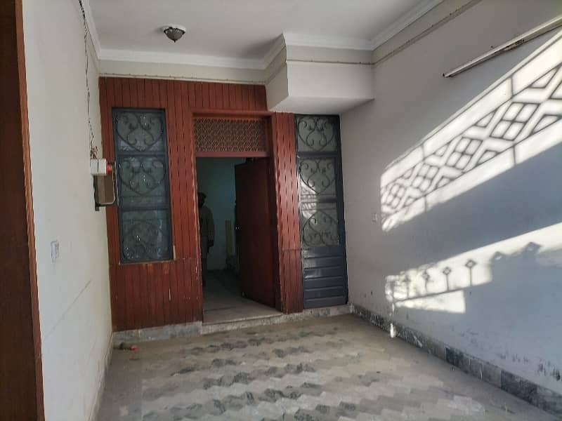 Johar Town 5 Marla Double Story House Near Akbar Chowk 0