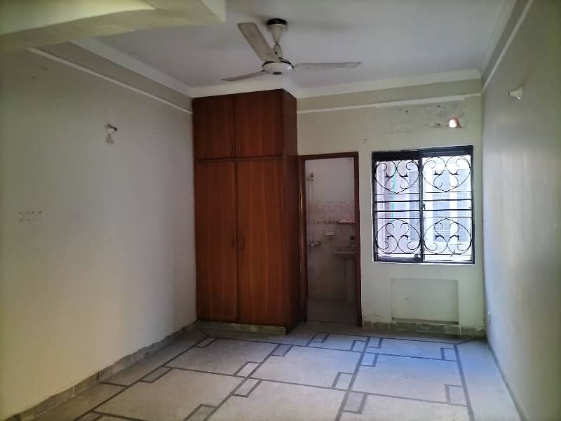 Johar Town 5 Marla Double Story House Near Akbar Chowk 8