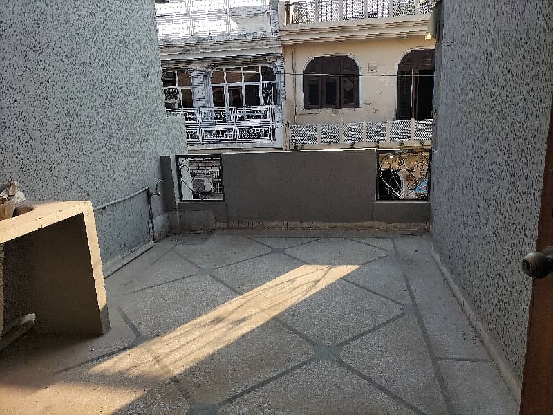 Johar Town 5 Marla Double Story House Near Akbar Chowk 11