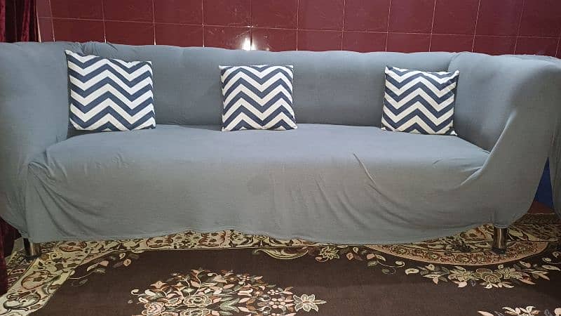 5 seater sofa set and table is for sale 2