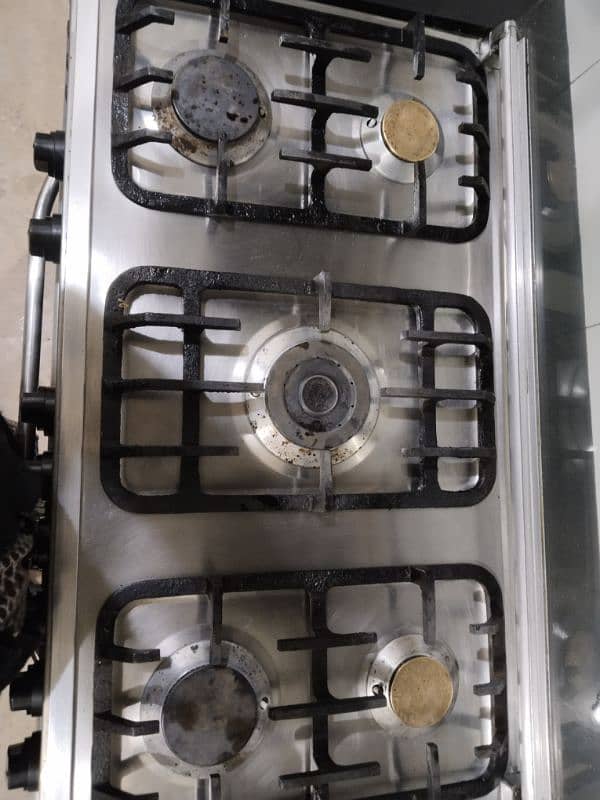 Cooking Range for sale in good Condition 2