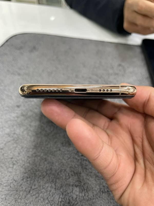 Ip Xs max 256GB Non PTA 3