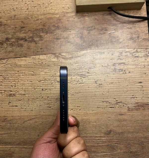 Apple iphone 12 (92%battery health)64gb jv 5