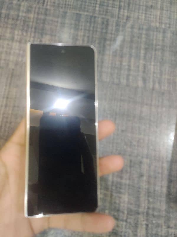 Samsung Galaxy Z Fold 4 5