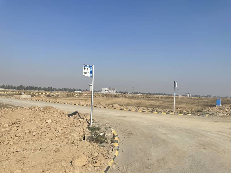 Block CFacing Park Commercial Plot for Sale in , LDA City Lahore 1