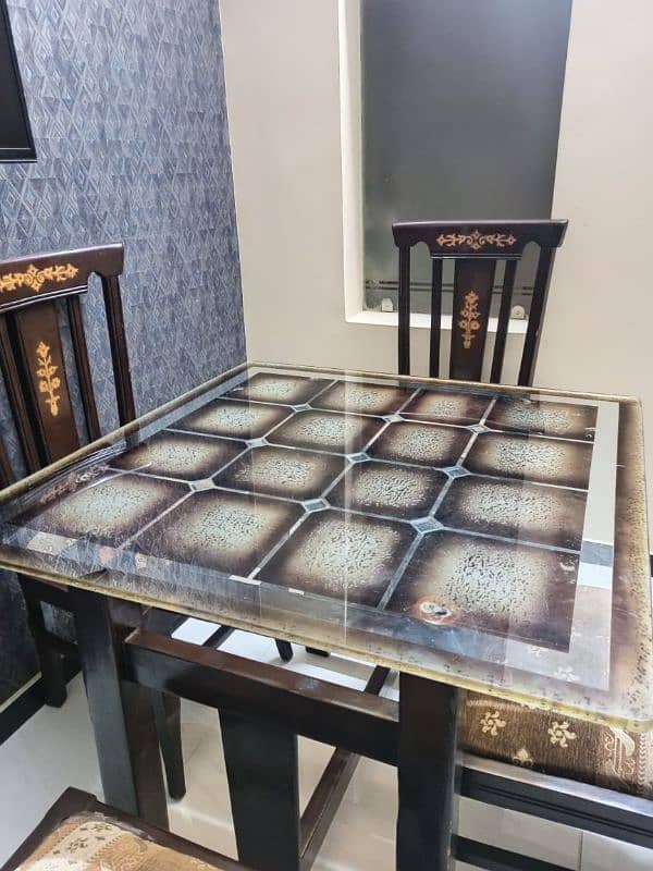 4 chairs dining table 0