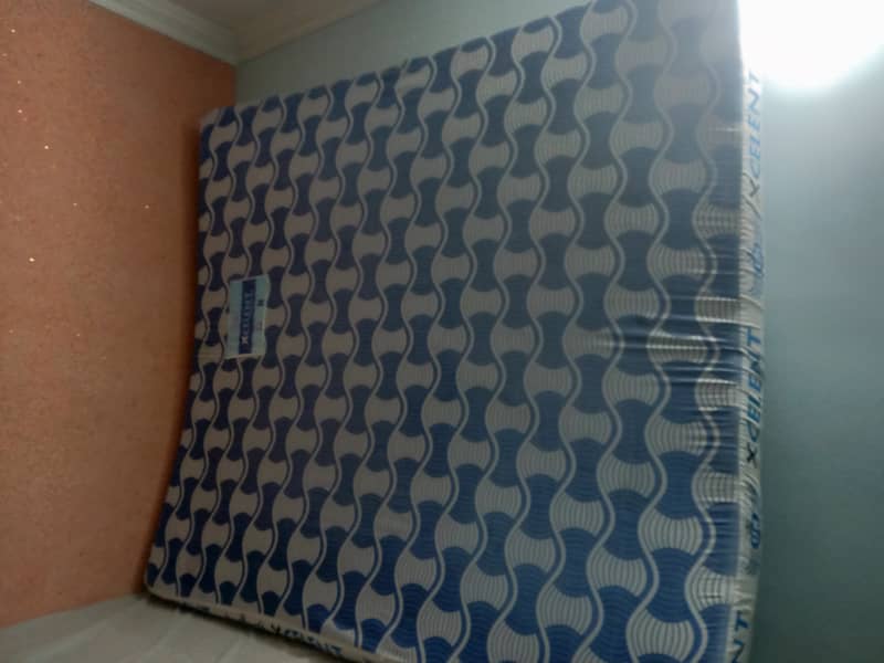 Mattress for sale urgent bot munasib rate pe 1