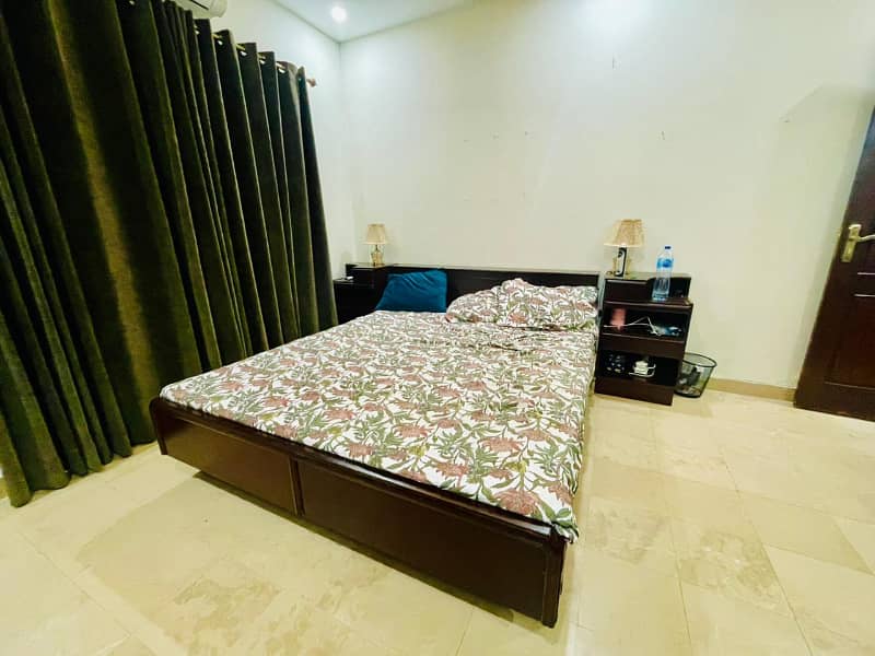 F-11 Markaz 1 Bedroom Fully Furnished Apartment Available for Rent 2