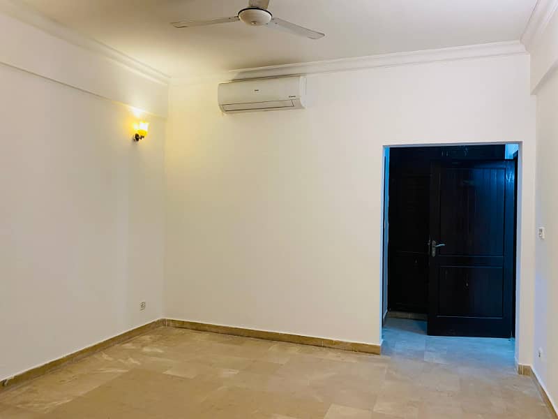 F-11 Markaz 3 Bedrooms Unfurnished Apartment Available For Rent In F-11 Markaz Islamabad 11