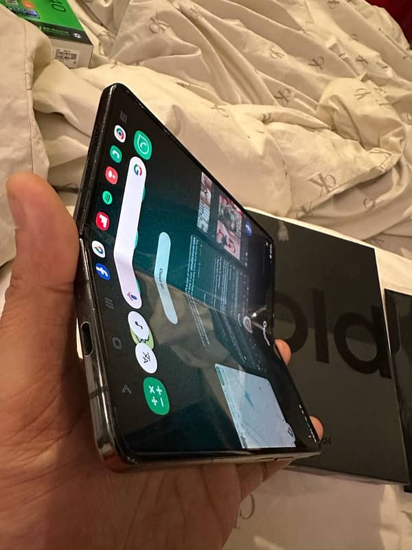 Samsung Z Fold 4 14