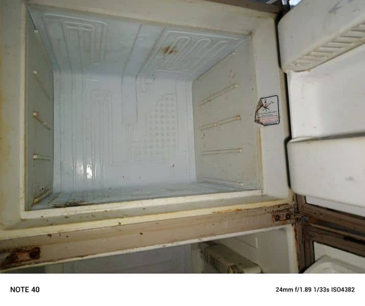 Dawlance full size fridge with 100% cooling for urgent sale 6