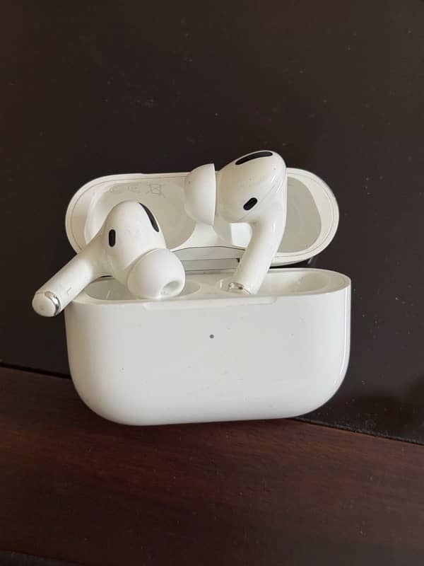 APPLE AIRPODS PRO 100% ORIGINAL GURANTEED 1