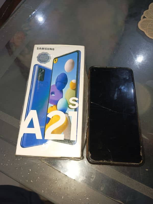 I sell my Mobil  Samsung galaxy A21s  with original  charger. . and box 10