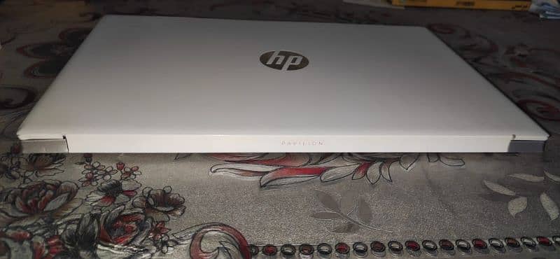 HP PAVILION 15 | AMD RYZEN 7 5700U (1.8 GHz) | 16GB Ram | 1TB SSD 9