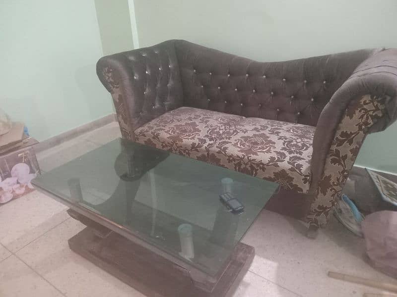 5 seater sofa set with table for sell 0