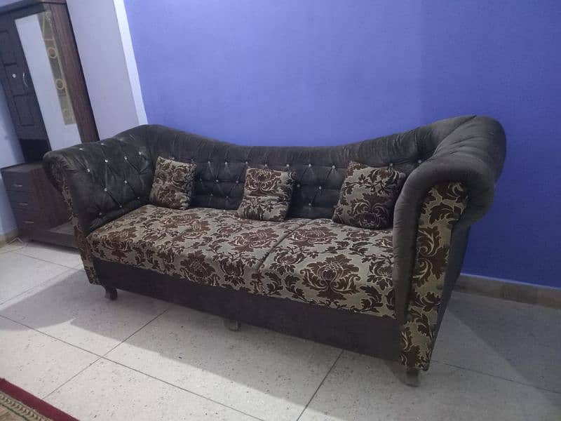 5 seater sofa set with table for sell 2