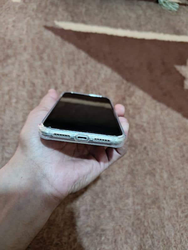 IPhone 11 128GB. Non-PTA 4